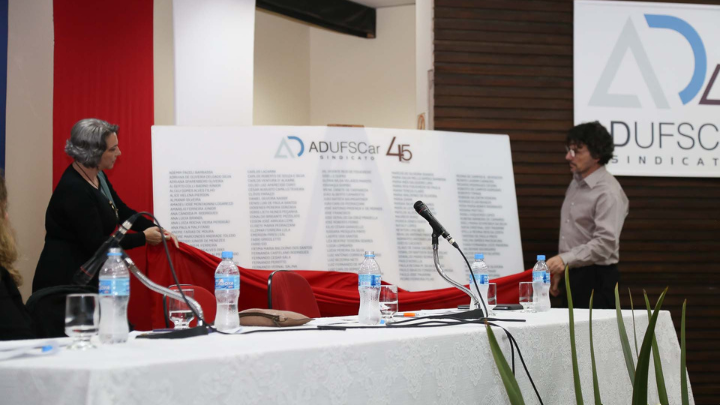 Homenagens | Emoção marca solenidade dos 45 anos da ADUFSCar