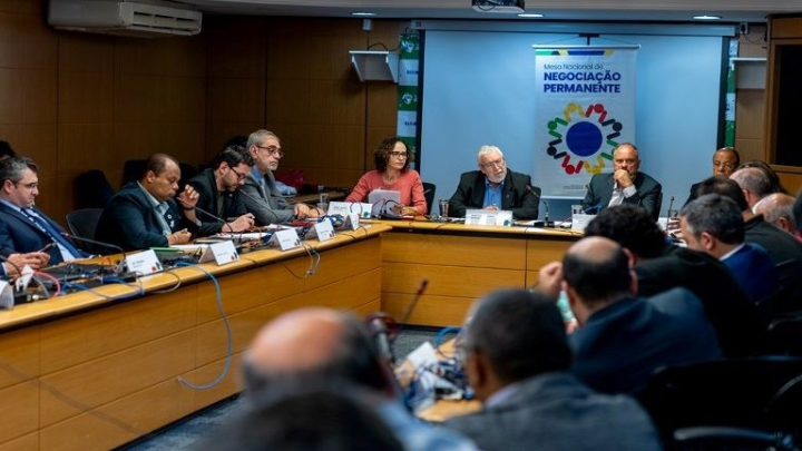 Campanha Salarial | Com pauta unificada, servidoras/es cobram espaço no orçamento 2024