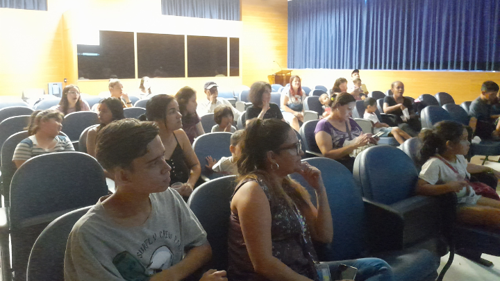 Inclusão | Auditório da ADUFSCar se torna sala de cinema para grupo de crianças autistas